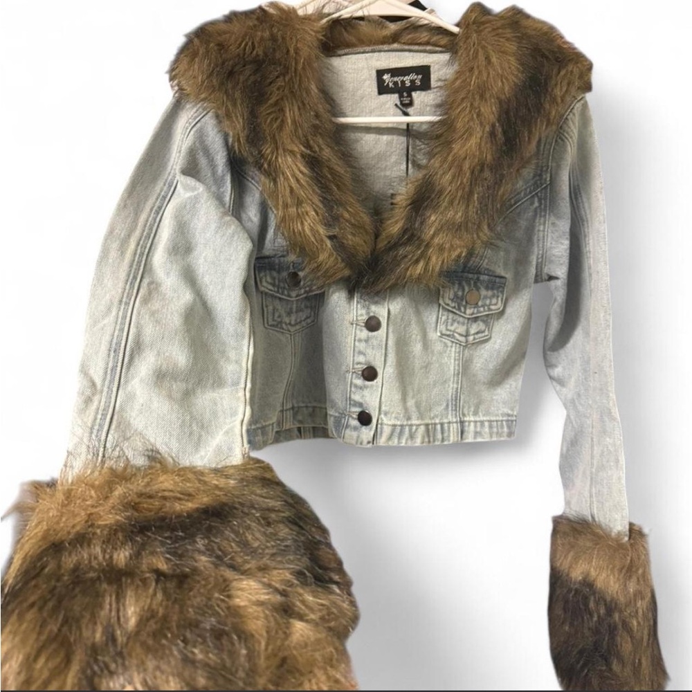 Generation kiss - Dollskill Light wash denim jacket with faux fur trim